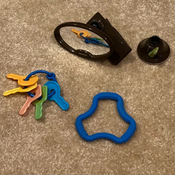Baby bundle! 👶 Dr Browns teether, key ring toy & car seat rear view mirror - Picture 2 of 16